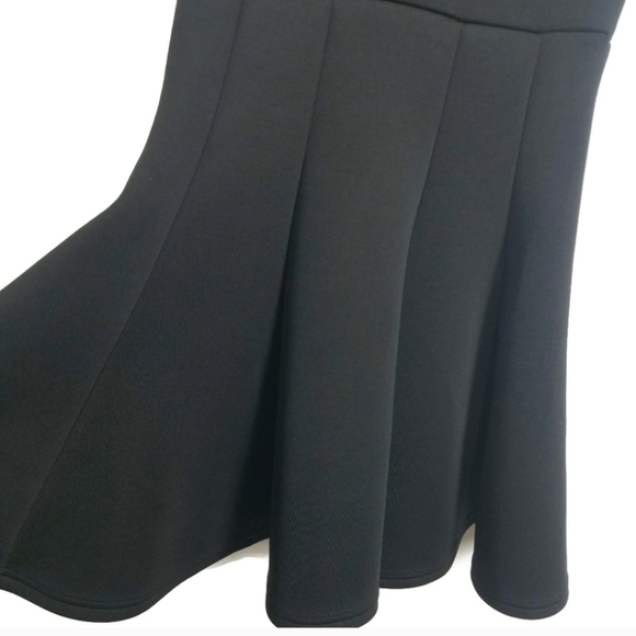 MINKPINK by Revolve flared sleeveless v- neck black mini skater dress. Size M - Picture 5 of 8